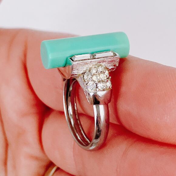 Vintage Trifari Ring Art Deco Style Green Lucite Rhinestone Size 5.75 Adjustable - Picture 16 of 16